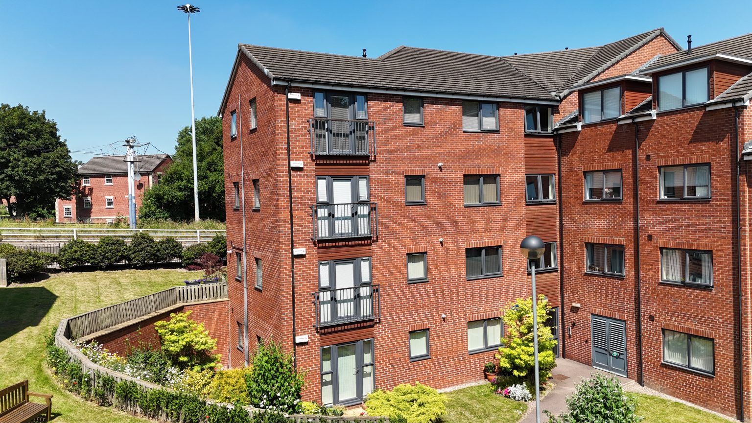 Crossland Drive, Woodland House, S12