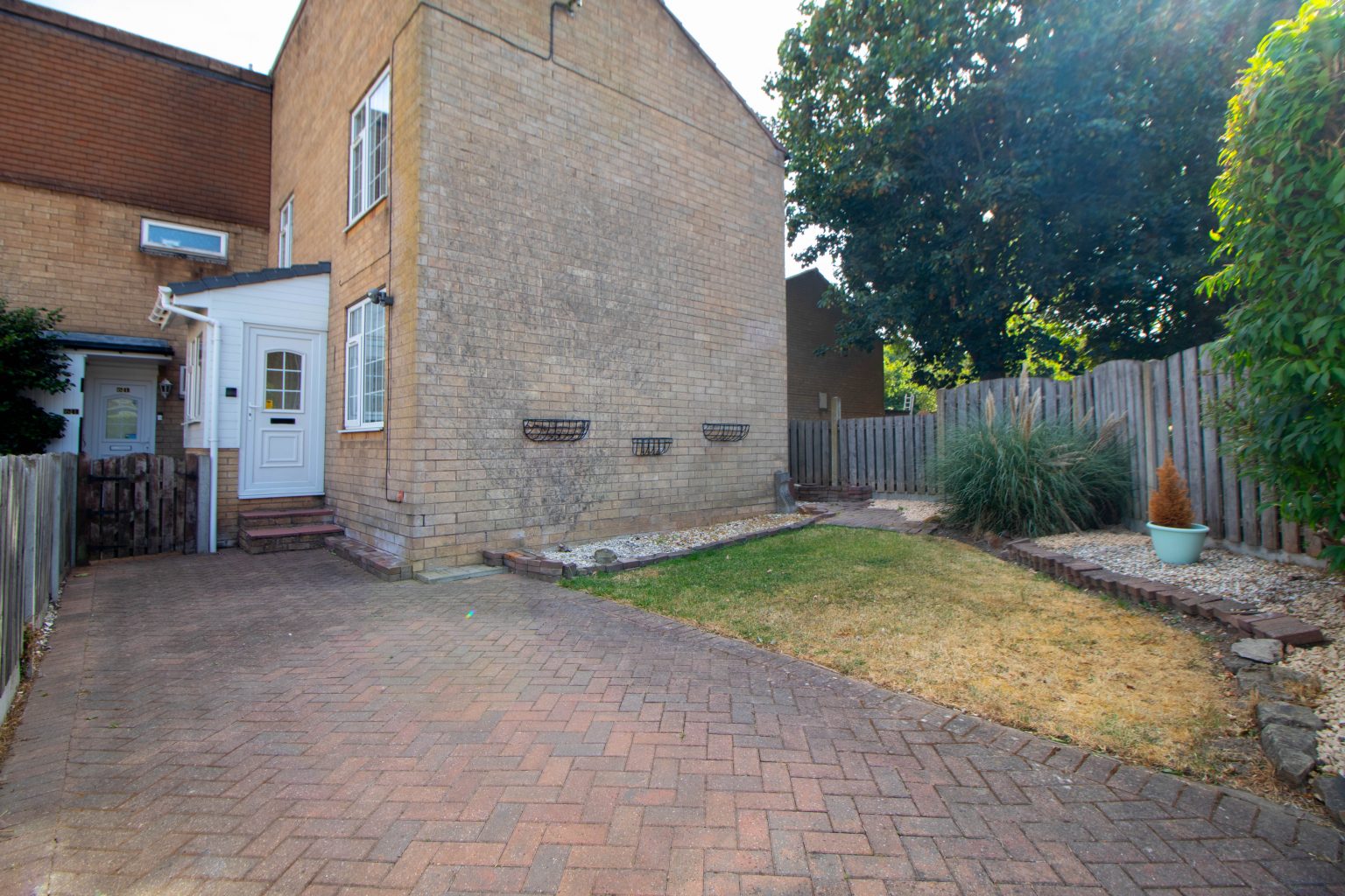 Garland Way, Westfield, S20